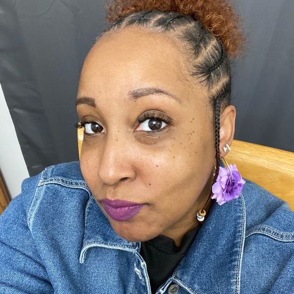 Meet your Posher, Nicole - Picture 5 of 6